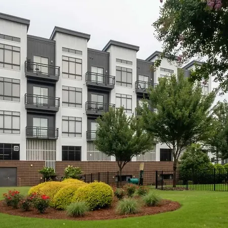 Spacious 2bd With Private Balcony And Free Parking Apartment