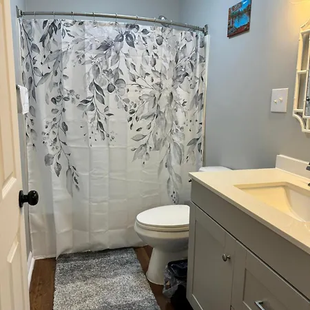 2 Bedroom Townhouse * Charlotte