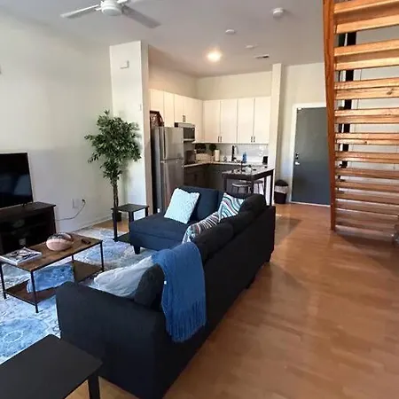 1 Bedroom Townhouse In Uptown * Charlotte