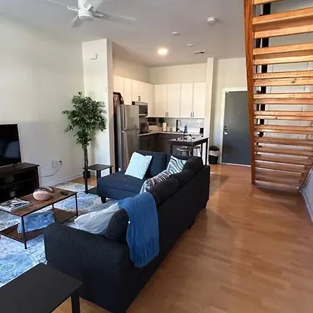 1 Bedroom Townhouse In Uptown