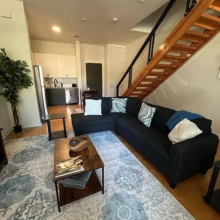 Apartment 1 Bedroom Townhouse In Uptown