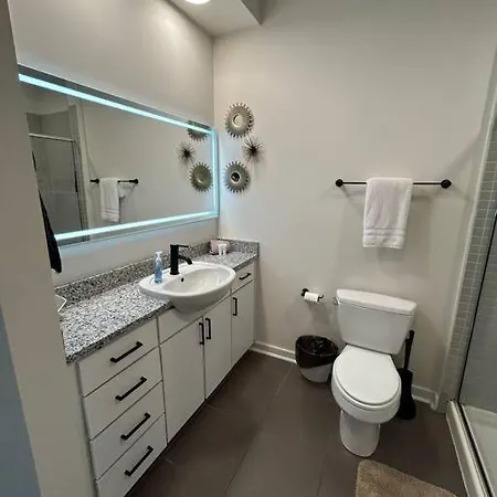 1 Bedroom Townhouse In Uptown *