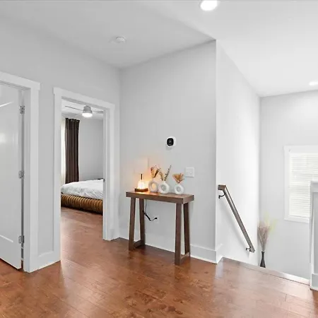 Luxurious, Sleeps13, Spacious, 5 Mins To Uptown Charlotte