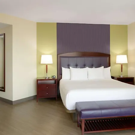 Hilton Uptown 4*
