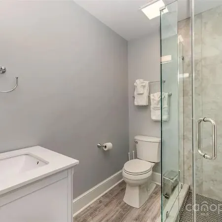 Modern Place In A Perfect Spot Holiday home Charlotte