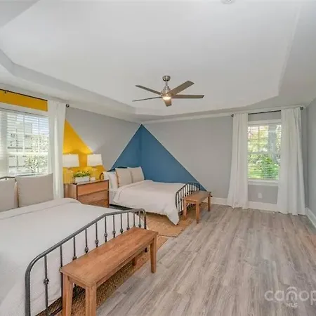 Modern Place In A Perfect Spot Holiday home Charlotte