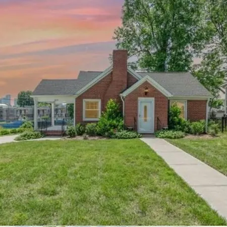Modern Place In A Perfect Spot Holiday home Charlotte