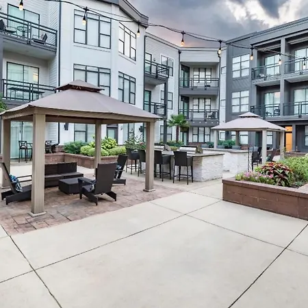1 Bedroom Townhouse In Uptown * Charlotte