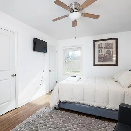 Beautiful Wooded In Popular Southpark * Charlotte