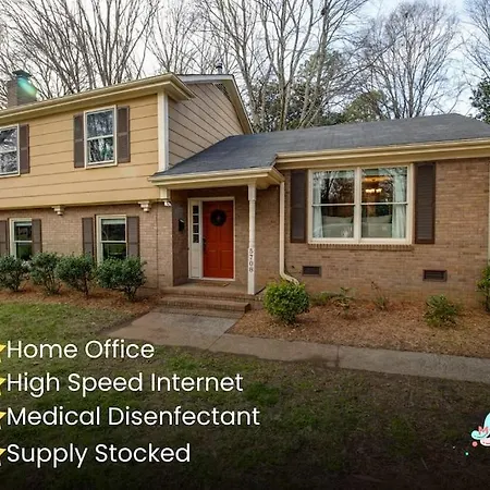 Beautiful Wooded In Popular Southpark Holiday home Charlotte