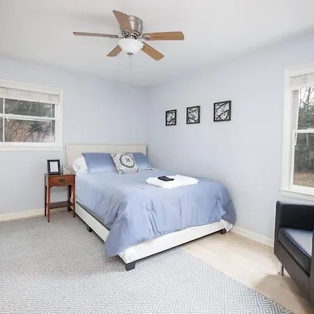 Beautiful Wooded In Popular Southpark Holiday home
