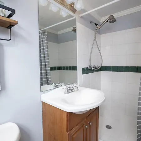 Beautiful Wooded In Popular Southpark *