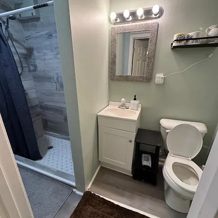 Apartment 20min To International Airport! 10min To Pnc Music! Wifi
