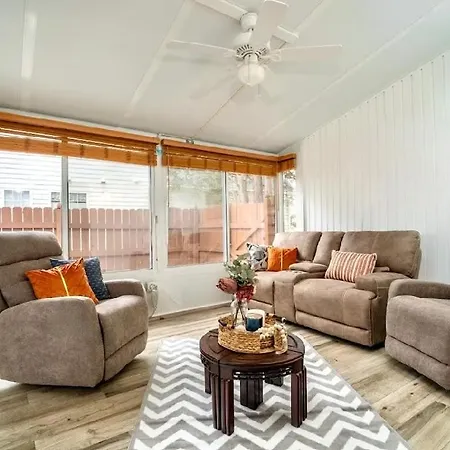 Apartment Tropical Oasis With Tiki Bar, Firepit, Seasonal Pool