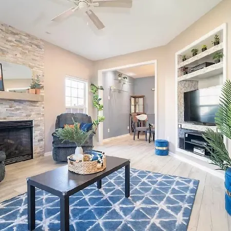 Tropical Oasis With Tiki Bar, Firepit, Seasonal Pool Apartment *