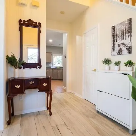 Tropical Oasis With Tiki Bar, Firepit, Seasonal Pool Apartment Charlotte