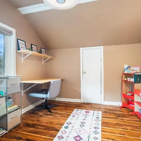 Tropical Oasis With Tiki Bar, Firepit, Seasonal Pool Apartment Charlotte