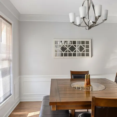 Holiday home King And Queen Beds With A Gourmet Kitchen *