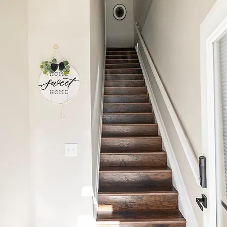 King And Queen Beds With A Gourmet Kitchen Holiday home Charlotte