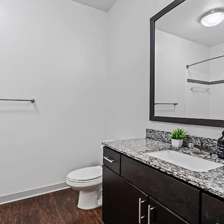 Luxurious 1br King In Midtown Apartment *