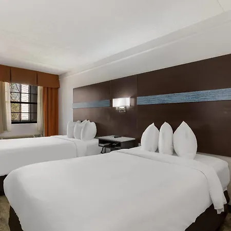 Quality & Airport Hotel 3*