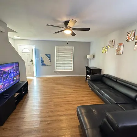 2 Bedroom Townhouse *