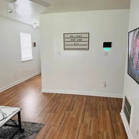 Holiday home Dukehaven Near Northlake, Uptown, Route To Airport *