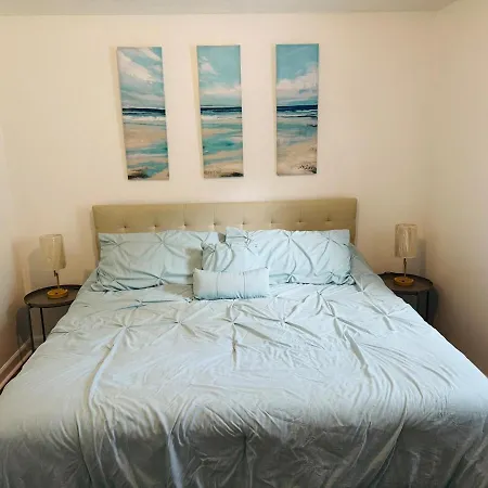 Dukehaven Near Northlake, Uptown, Route To Airport Holiday home *