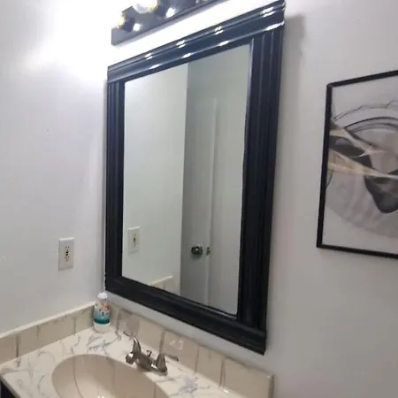 Holiday home Dukehaven Near Northlake, Uptown, Route To Airport *