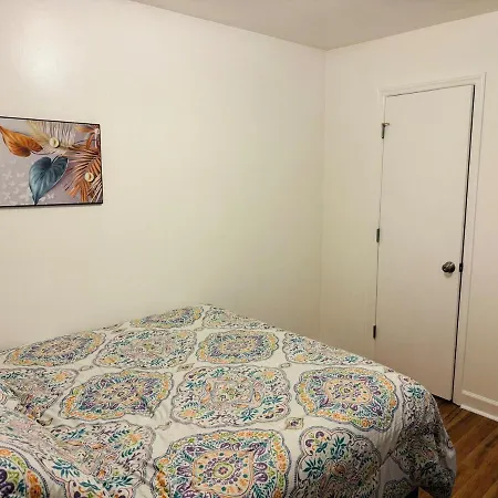 Dukehaven Near Northlake, Uptown, Route To Airport Holiday home *