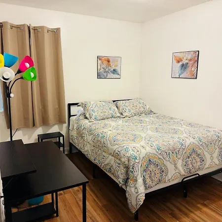 Holiday home Dukehaven Near Northlake, Uptown, Route To Airport *
