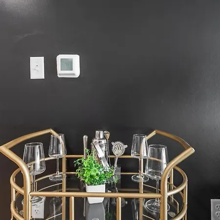 Luxe King 2br In South