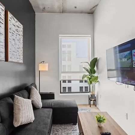 Luxe King 2br In South *