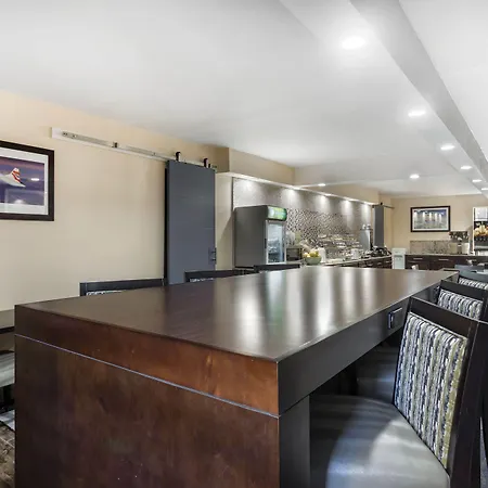 Quality & Airport Hotel 3*