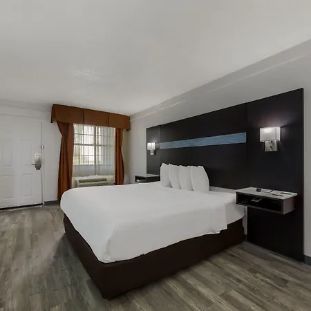 Hotel Quality & Airport 3*