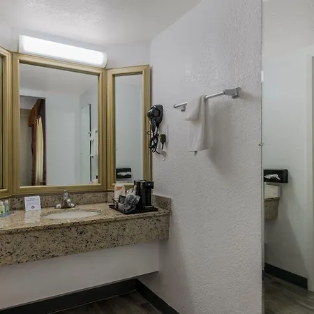 Quality & Airport Hotel 3*