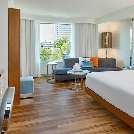 Hotel Renaissance Southpark 4*