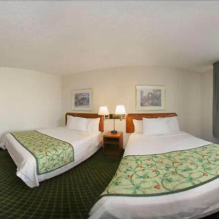 & 4 Less Motel