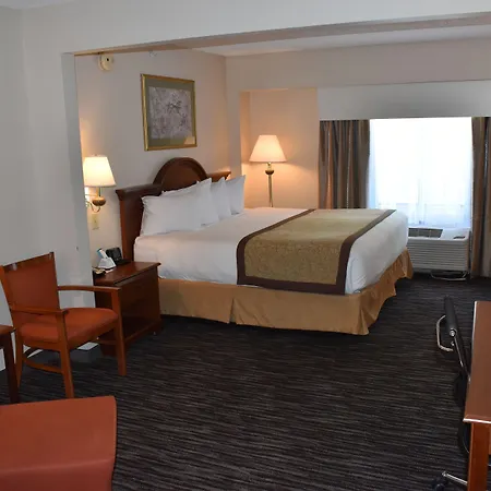 Wingate By Wyndham Airport Hotel