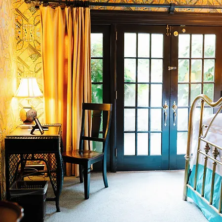 Bed & Breakfast The Morehead 3*