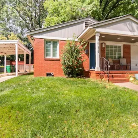 2 Bed With Updated Bath And Kitchen *