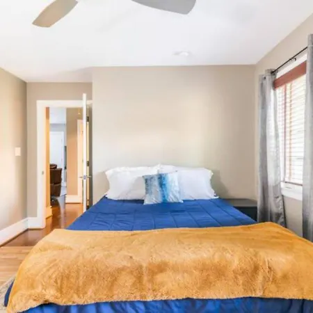 2 Bed With Updated Bath And Kitchen *