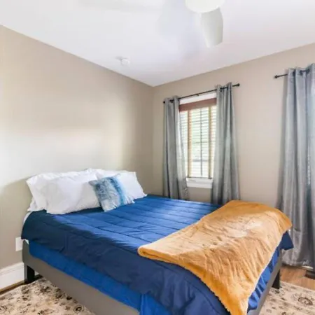 Holiday home 2 Bed With Updated Bath And Kitchen *