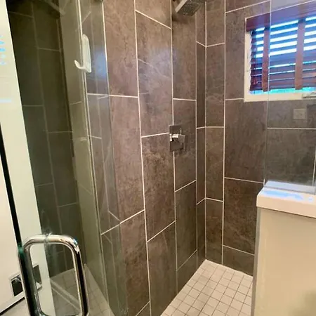 2 Bed With Updated Bath And Kitchen Holiday home Charlotte