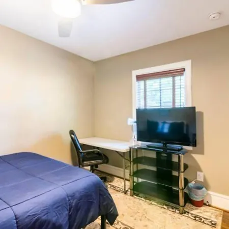 2 Bed With Updated Bath And Kitchen Charlotte
