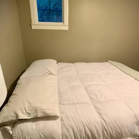 2 Bed With Updated Bath And Kitchen Charlotte