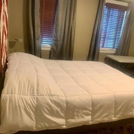2 Bed With Updated Bath And Kitchen * Charlotte
