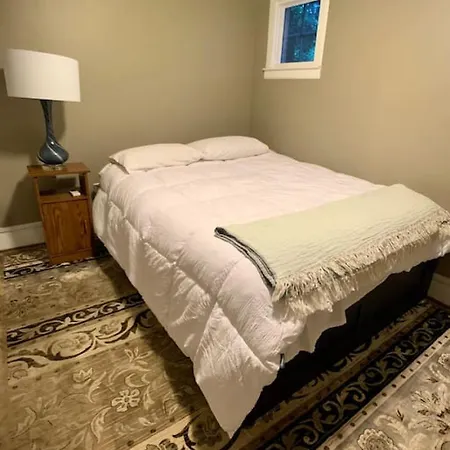Holiday home 2 Bed With Updated Bath And Kitchen *