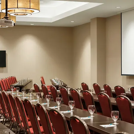 Hilton Garden Southpark 3*