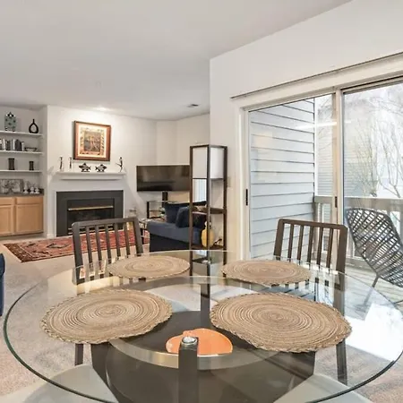Cozy 1-br With A Seasonal Pool